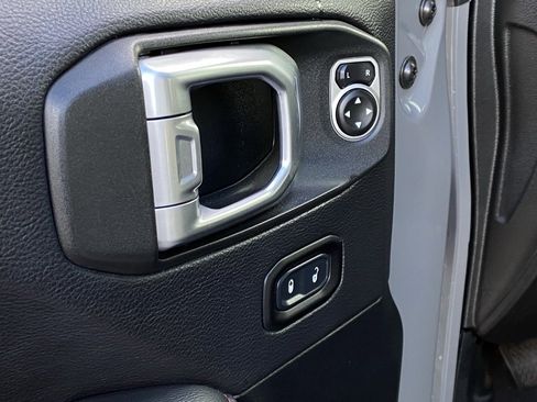 Used 2020 Jeep Gladiator Rubicon image 11