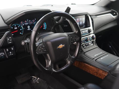 Used 2019 Chevrolet Suburban Premier AWD/4WD image 23