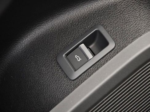 Certified 2025 Audi Q5 2.0T Premium Plus image 36