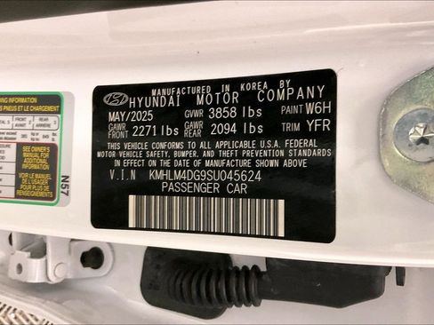 Certified 2025 Hyundai Elantra Sport w/ Cargo Package image 28