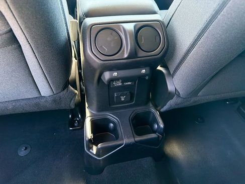 Used 2024 Jeep Wrangler Sahara image 19