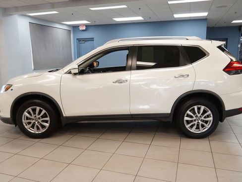 Used 2017 Nissan Rogue SV w/ SV Premium Package AWD/4WD image 2