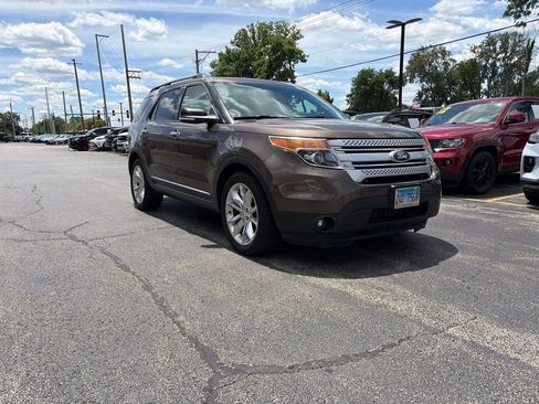 Used 2015 Ford Explorer XLT w/ Equipment Group 202B FWD image 3