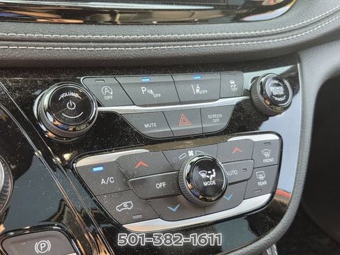 Used 2026 Chrysler Pacifica Limited w/ Uconnect Theater Family Group FWD image 27