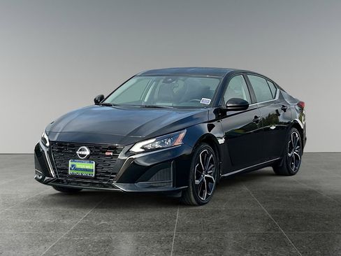 Used 2025 Nissan Altima 2.5 SR FWD image 4