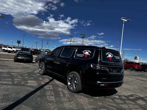 Used 2022 Jeep Grand Wagoneer Series III w/ Flexible Seating Group image 3