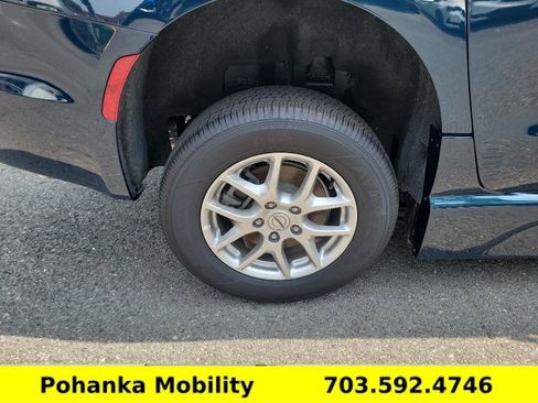 Used 2025 Chrysler Pacifica Select image 34