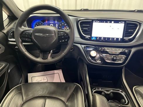 Used 2025 Chrysler Pacifica Limited w/ Trailer Tow Group image 17