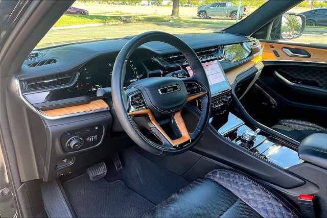 Used 2024 Jeep Grand Cherokee Summit AWD/4WD image 14