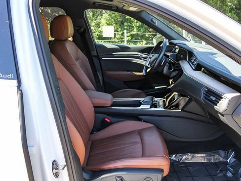 Used 2024 Audi Q8 e-tron Premium Plus w/ Premium Plus Package image 16