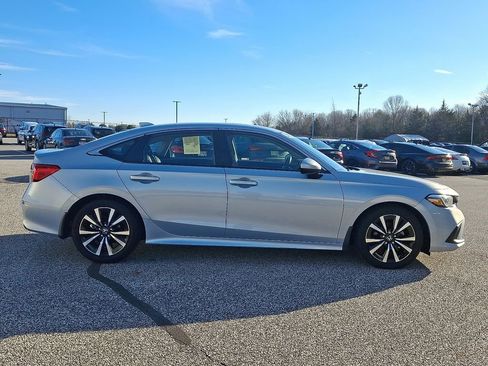 Used 2023 Honda Civic EX image 7