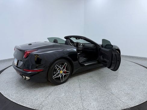 Used 2017 Ferrari California T RWD image 21