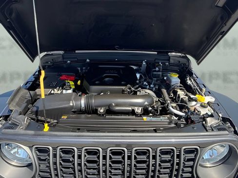 Used 2025 Jeep Wrangler Unlimited Sport AWD/4WD image 19