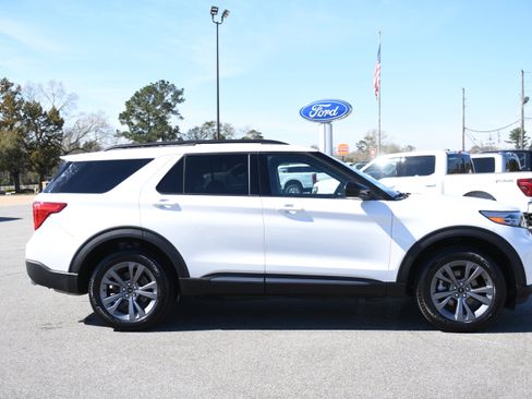 Used 2023 Ford Explorer XLT w/ Equipment Group 202A image 2