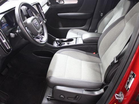 Used 2024 Volvo XC40 B5 Core AWD/4WD image 5
