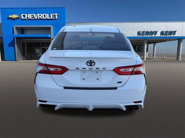 Used 2020 Toyota Camry SE w/ Blackout Package FWD image 8