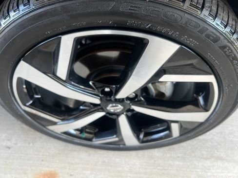Certified 2022 Nissan Rogue Sport SL w/ Premium Package AWD/4WD image 39