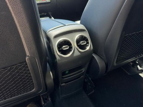 Used 2021 Mercedes-Benz GLB 250 4MATIC image 21