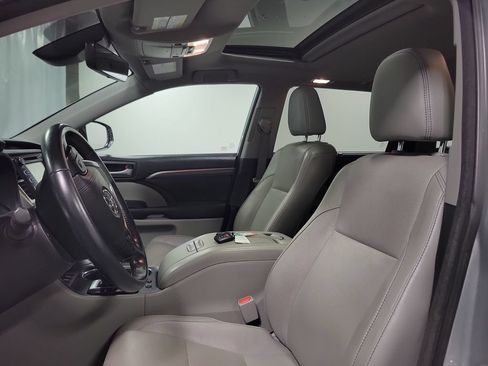 Used 2018 Toyota Highlander Limited AWD/4WD image 15