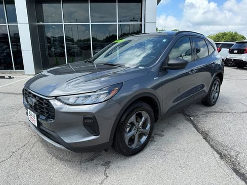Used 2025 Ford Escape ST-Line w/ Tech Pack #1 AWD/4WD image 3