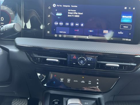 Used 2026 Nissan Kicks SR FWD image 23