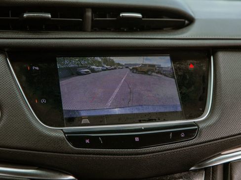 Used 2021 Cadillac XT5 Luxury FWD image 16