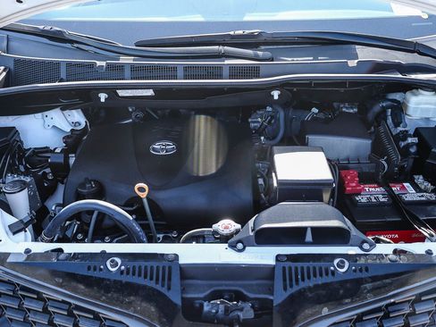 Certified 2020 Toyota Sienna SE w/ Nightshade Edition FWD image 28