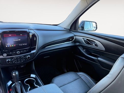 Used 2020 Chevrolet Traverse LT w/ Driver Confidence II Package image 11