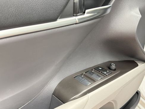Used 2023 Toyota Camry SE image 16