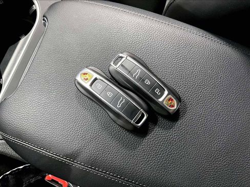 Used 2022 Porsche Cayenne image 39