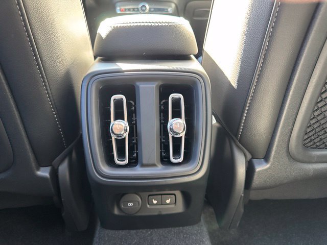 Used 2024 Volvo XC40 B5 Plus w/ Climate Package AWD/4WD image 16