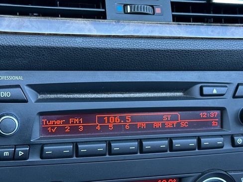 Used 2011 BMW 328i Convertible image 18