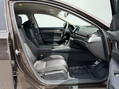 Used 2018 Honda Accord LX image 29