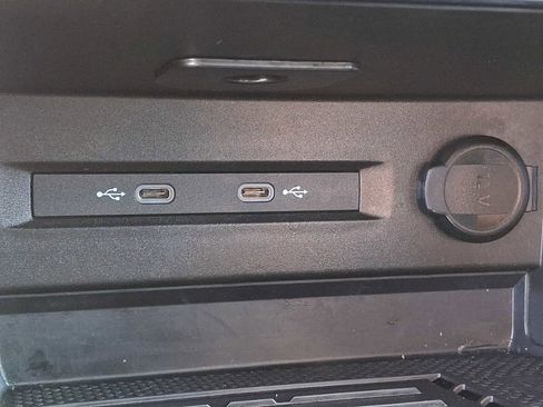 Certified 2025 Volkswagen Taos SE w/ Panoramic Sunroof Package image 23