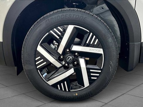 New 2026 Nissan Kicks SV image 9