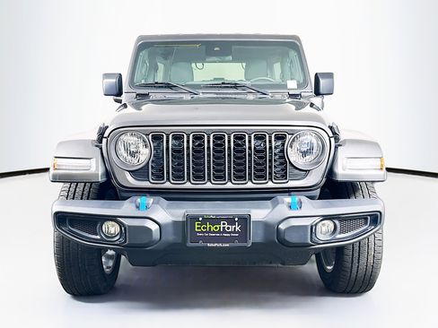 Used 2024 Jeep Wrangler Unlimited w/ Convenience Group AWD/4WD image 2