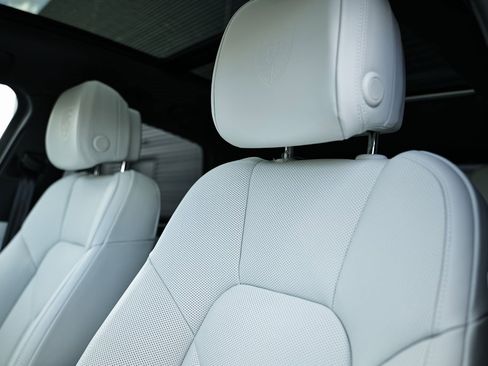 New 2026 Porsche Macan image 24