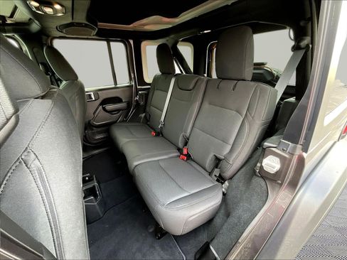 Used 2022 Jeep Wrangler Unlimited Sport AWD/4WD image 21