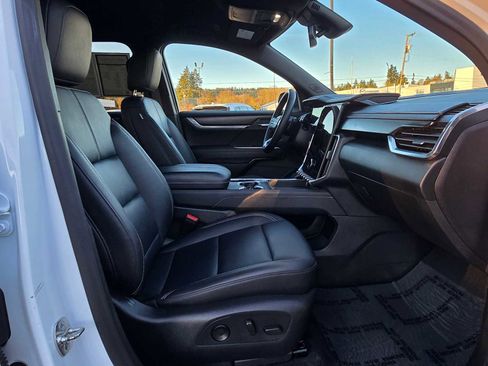 Used 2024 GMC Acadia Elevation image 10