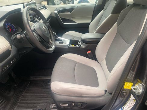 Used 2019 Toyota RAV4 XLE w/ Convenience Package AWD/4WD image 6