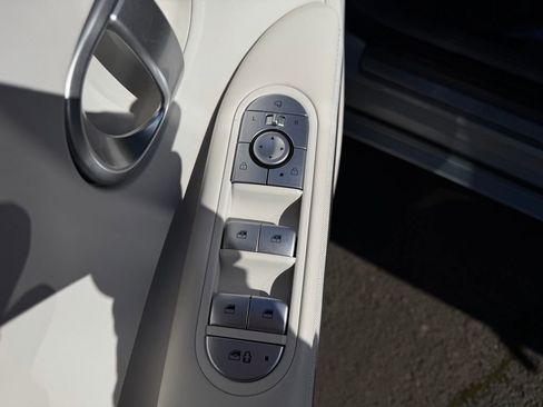 Used 2024 Hyundai Ioniq 5 Limited image 13