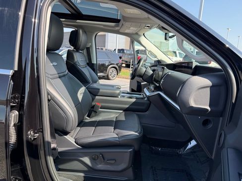 Used 2026 Ford Expedition Platinum w/ Driver's Package AWD/4WD image 16