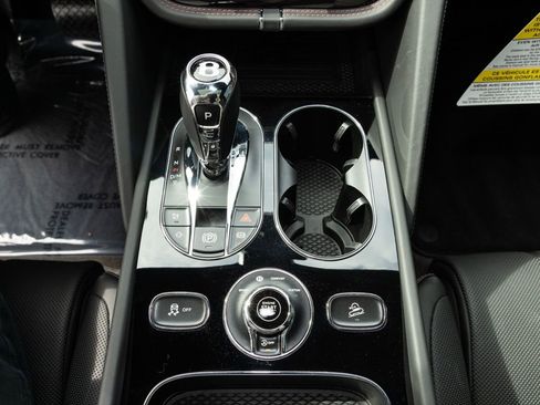 Certified 2025 Bentley Bentayga AWD/4WD image 47