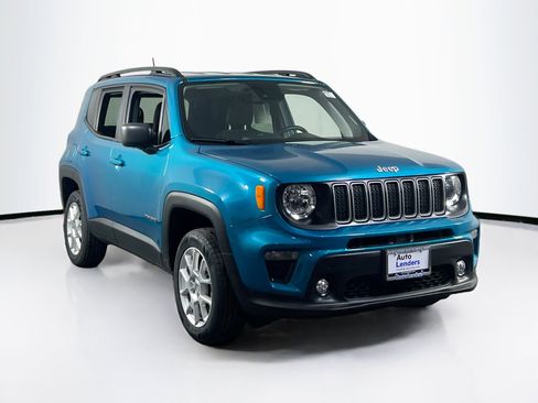 Used 2022 Jeep Renegade Latitude w/ Convenience Group image 3