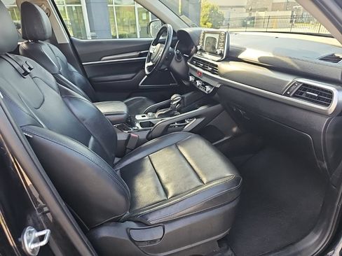 Used 2020 Kia Telluride LX AWD/4WD image 19