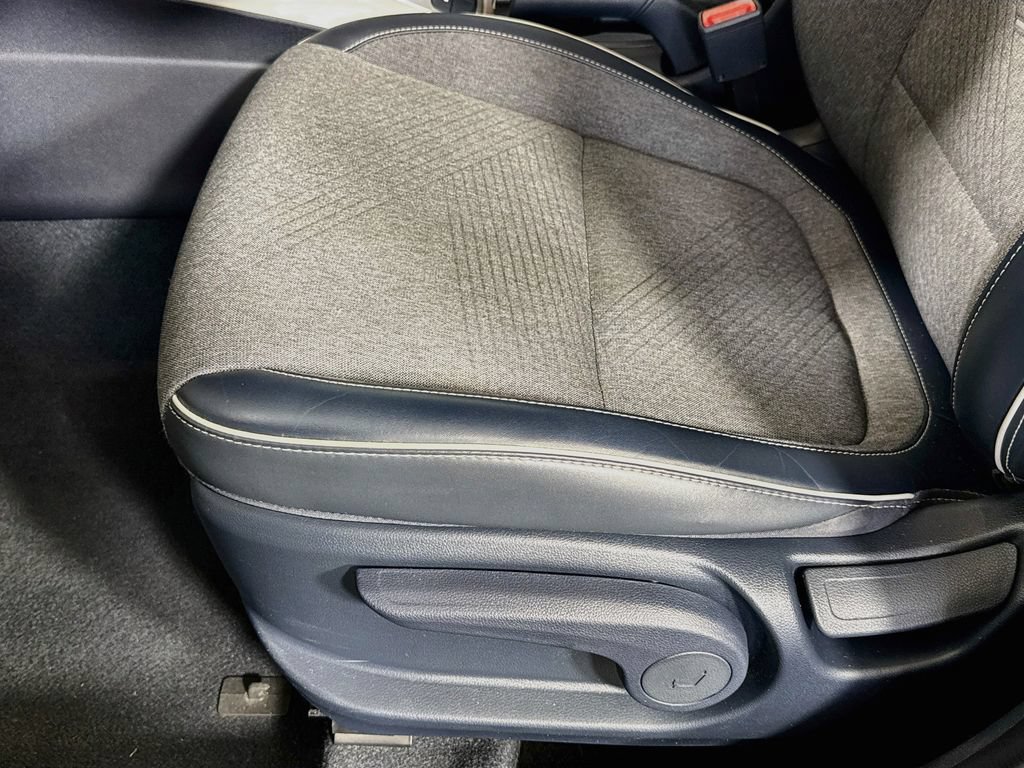 Used 2022 Hyundai Venue Limited FWD image 15