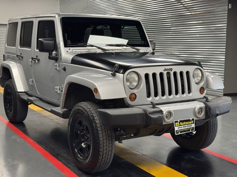 Used 2012 Jeep Wrangler Unlimited Sahara w/ Connectivity Group image 7