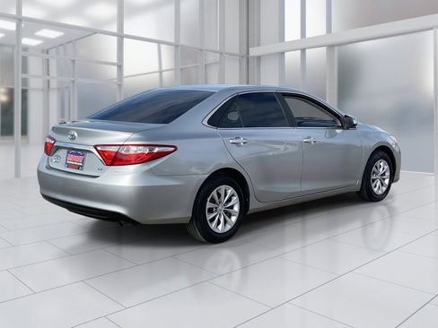 Used 2016 Toyota Camry LE image 6