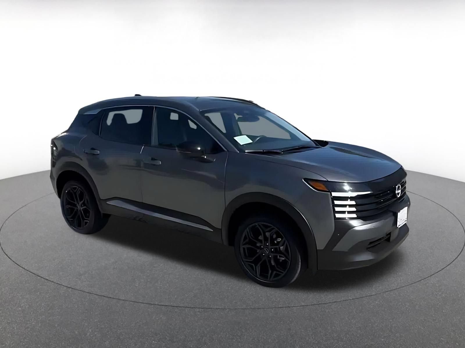 Used 2026 Nissan Kicks SR FWD image 2