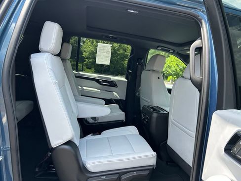 Used 2025 Chevrolet Suburban Premier w/ Sun And Tow Package RWD image 55